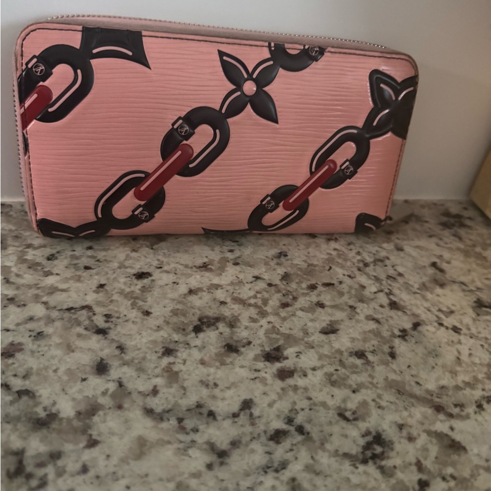 Louis Vuitton EPI Pink Zippy Long Wallet Chain & Flower Pattern - Picture 4 of 11